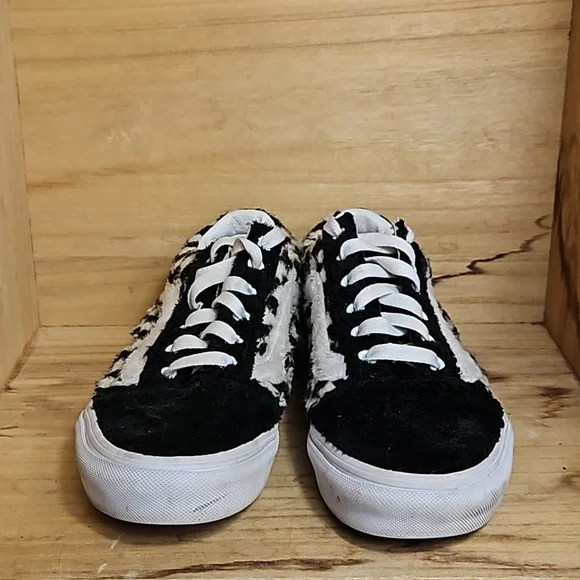 Vans Unisex Old Skool Sherpa Sneakers in Black/Checkerboard - Picture 4 of 9